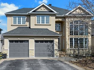 22 Blackshire Cir, Ottawa, ON K2J 5L8