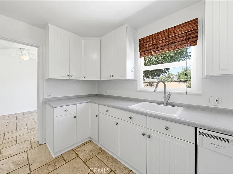 1415 E Walnut Ave — Photo 9