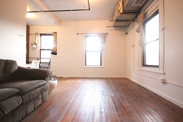 Rented by Nooklyn NYC LLC | media 34