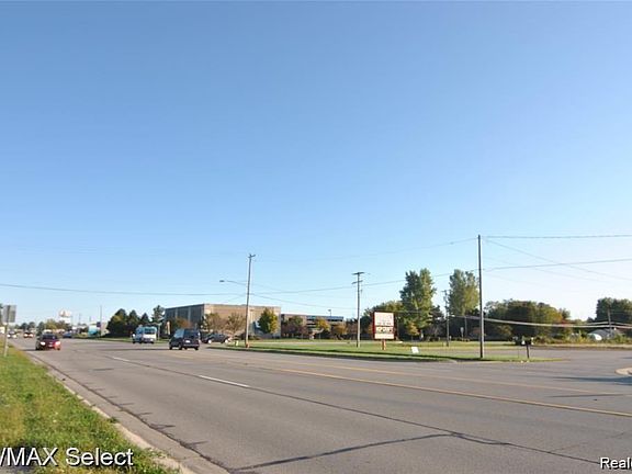 5th image of 6483 Bay Rd