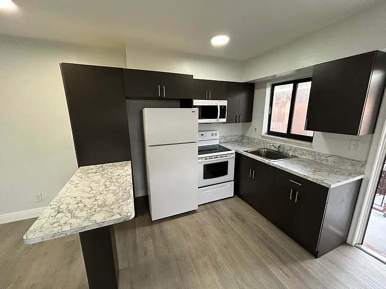 2545 Taft St #101 — Photo 2
