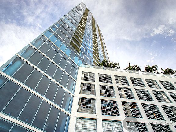 3rd image of 601 NE 36th St APT 809