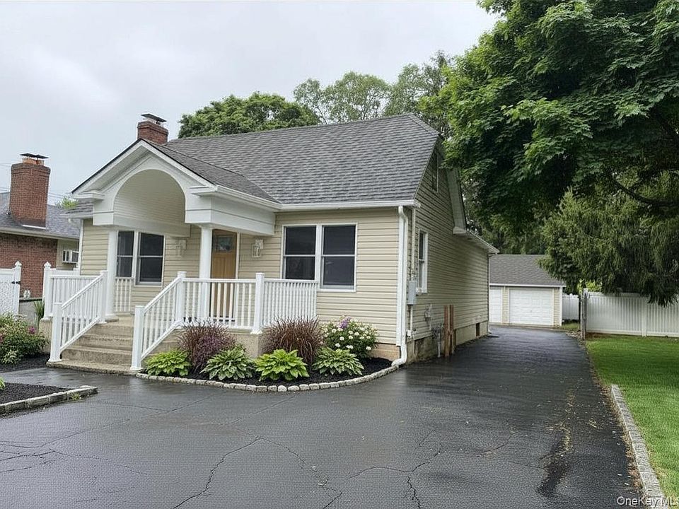 1st image of 909 2nd Street N