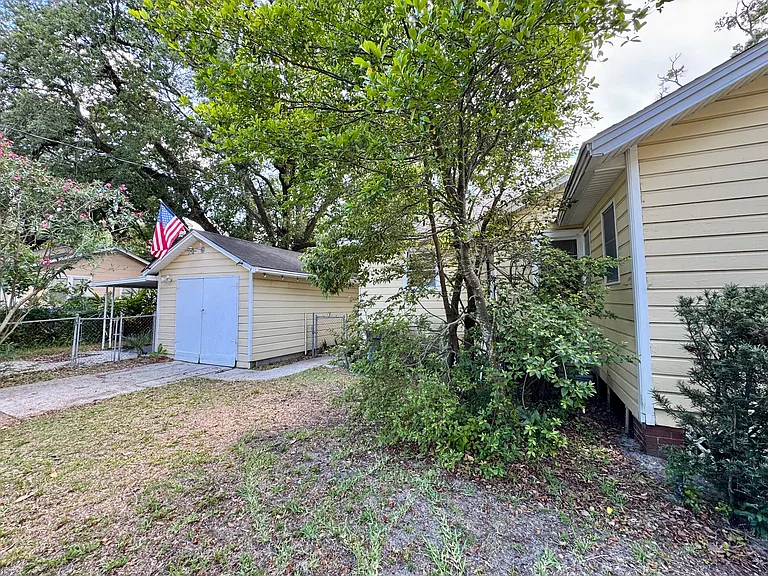 3102 College St — Photo 5