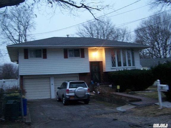 3rd image of 17 Lindsay Ave