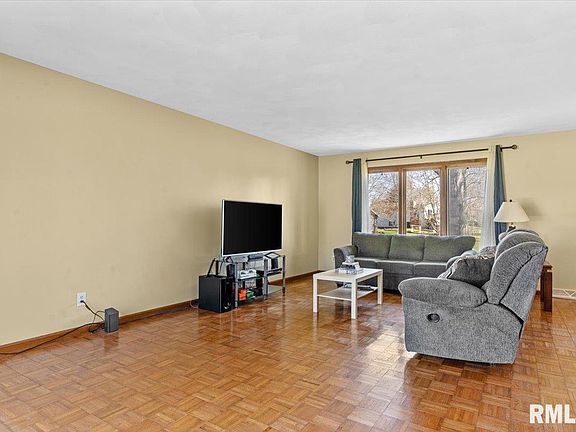 3rd image of 124 Augie Ct