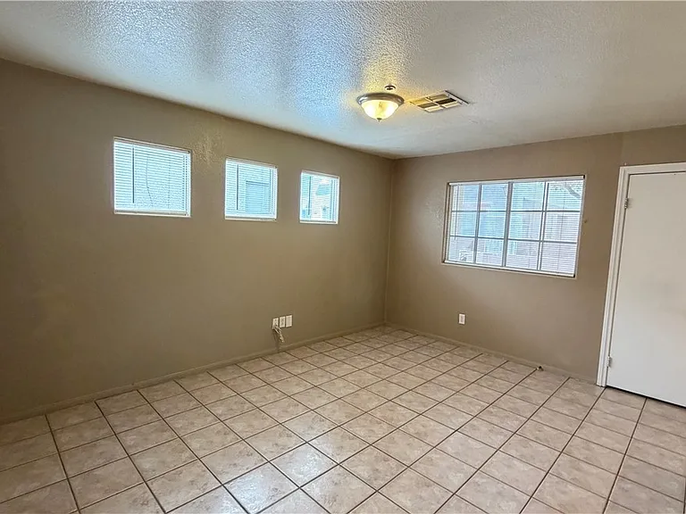 2928 Sapphire Sands Ct — Photo 8