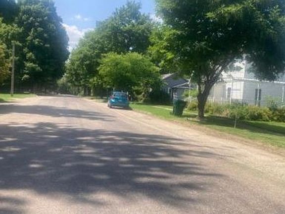 Exterior Neighborhood (street photo)
