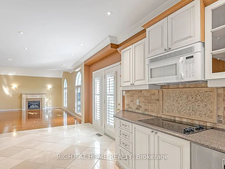 307 Sheridan Ct — Photo 15