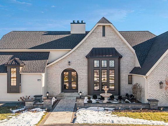 2nd image of 5671 Oakridge Trl S