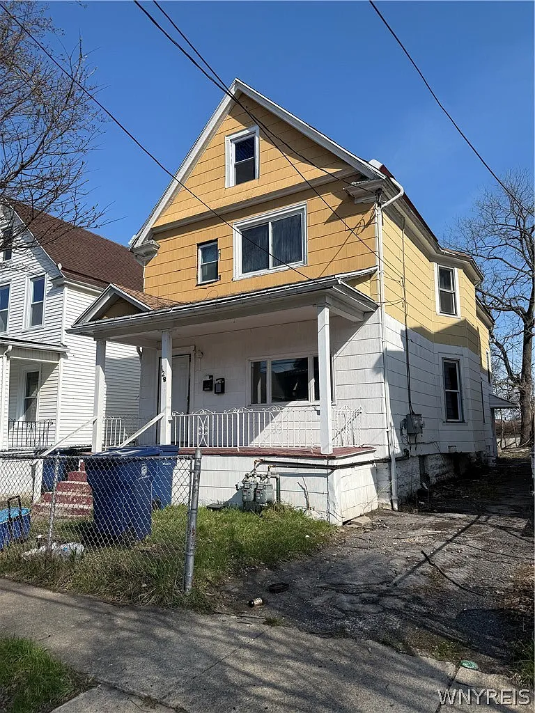 128 Box Ave photo 1