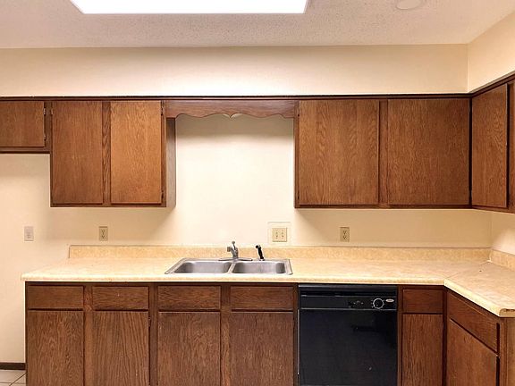 4th image of 3505 W Wood St