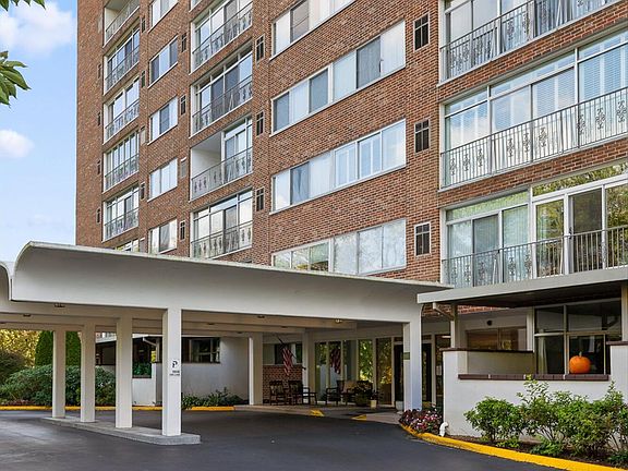 2nd image of 1414 Continental Dr APT 305