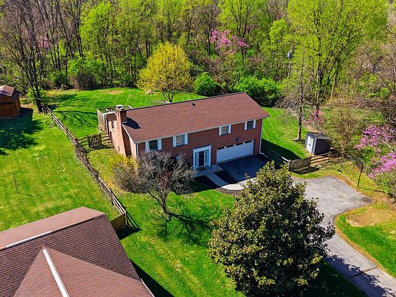 2nd image of 108 Meadowbrook Cir