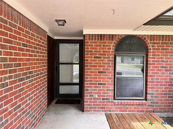 4th image of 2001 Pleasant Ln
