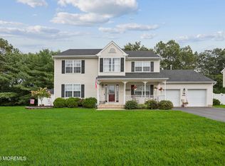9 E Shenendoah Rd, Howell, NJ 07731