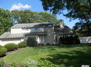 19 Neel Ct, Sayville, NY 11782