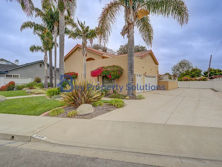 599 Woodland Dr — Photo 2