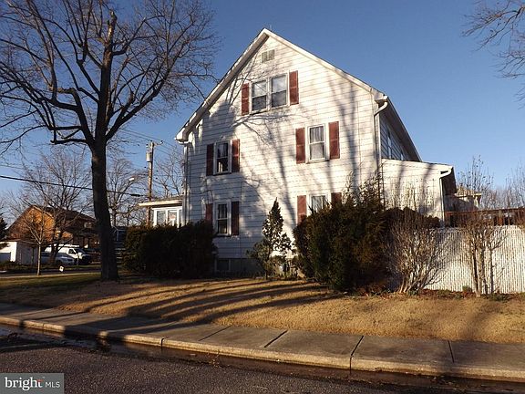 5th image of 122 N River Dr