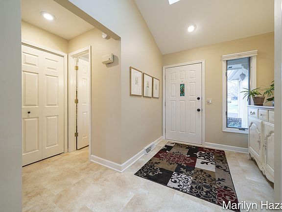 5th image of 2360 Pheasant Ct SE