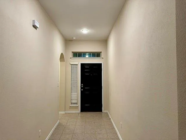 3 bed, 2.0 bath, 1821 sqft, $2,175 — Photo 3