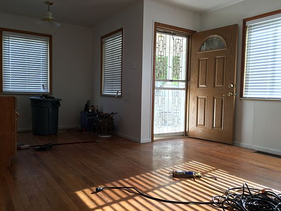 3rd image of 806 S Shoshone St