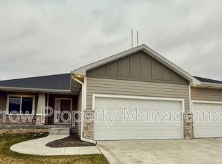 7810 Patrick Ave, Lincoln, NE 68516