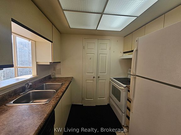 5th image of 285 Enfield Pl #1503