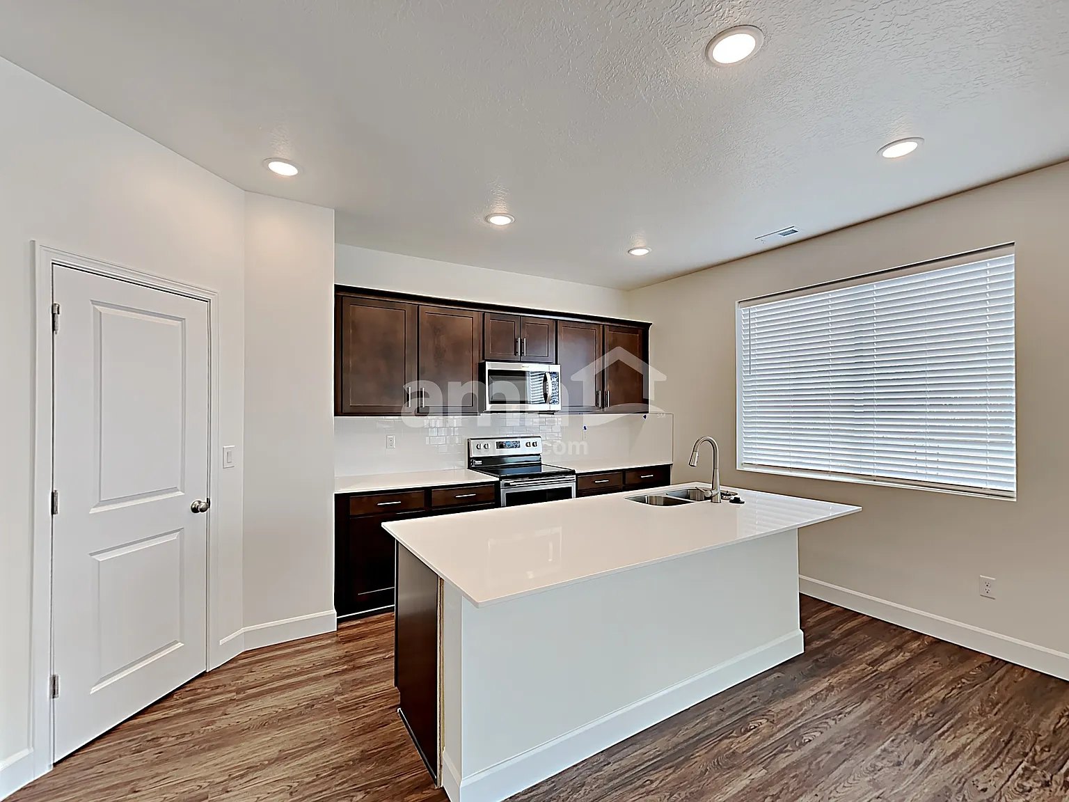 4 bed, 2.5 bath, 2453 sqft, $2,895 — Photo 3
