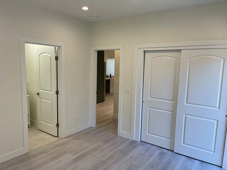 1168 Dewing Ln — Photo 2