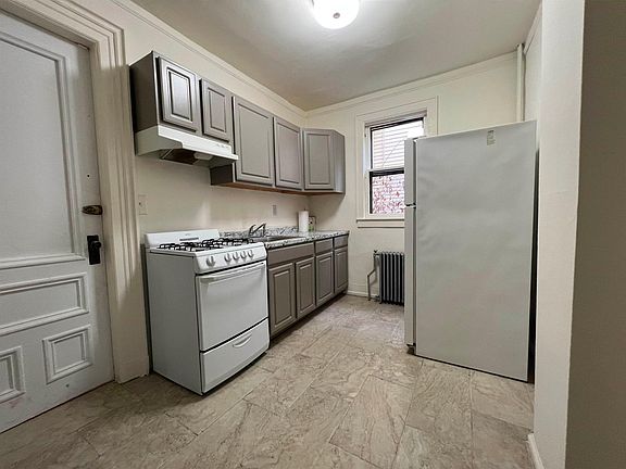 5th image of 7 Kensington Ave