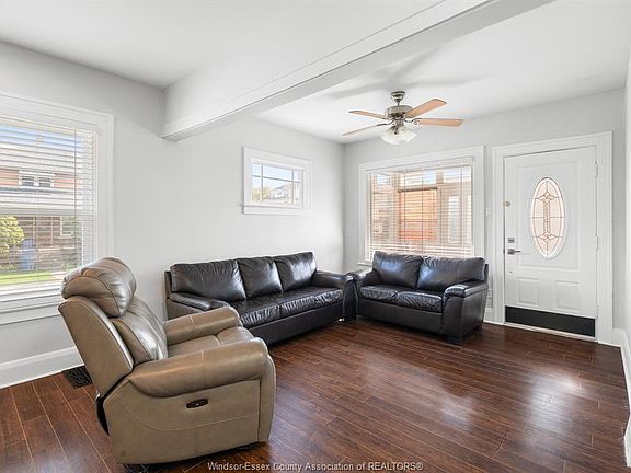 5th image of 404 Caroline St