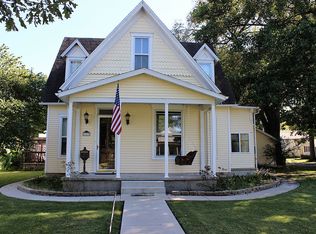 633 Locust St, Carrollton, IL 62016