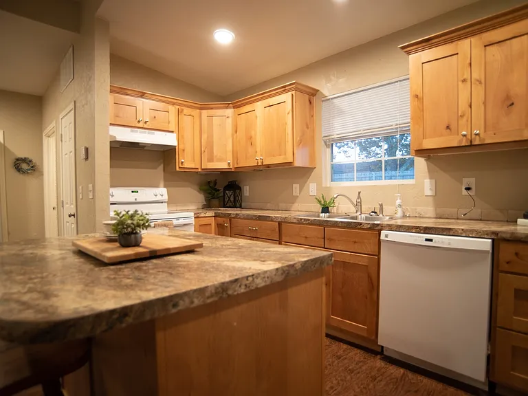 1118 E Goode St #B — Photo 3