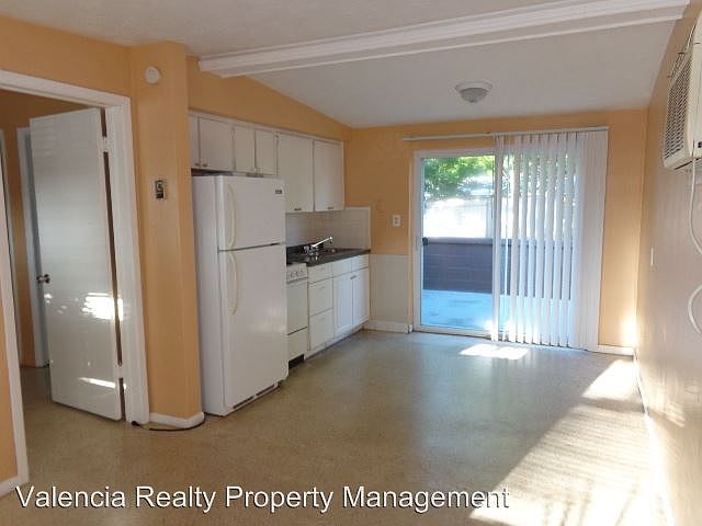 2nd image of 11118 Taft Dr