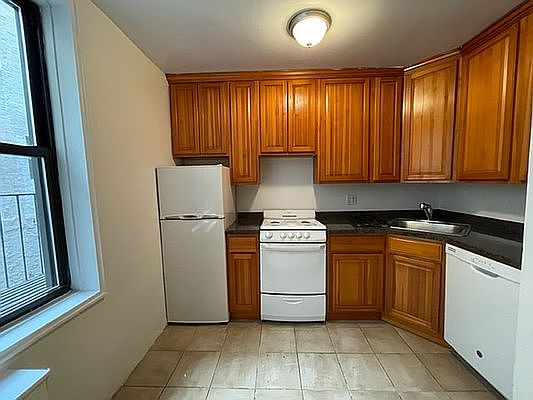 2nd image of 27 E 13th St APT 2M