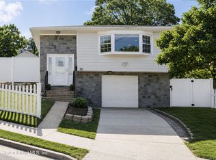 20 Pearl St, Staten Island, NY 10304