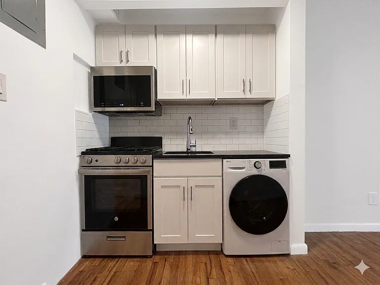 260 W 27th St #9 — Photo 2