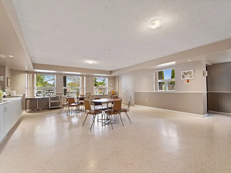 100 McFarlane Ave — Photo 11