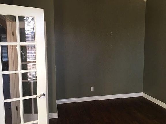 2nd image of 713 NW 193rd St