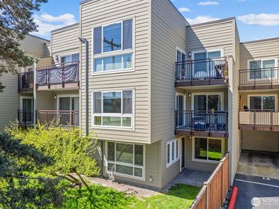 5844 NE 75th #A110, Seattle, WA, 98115