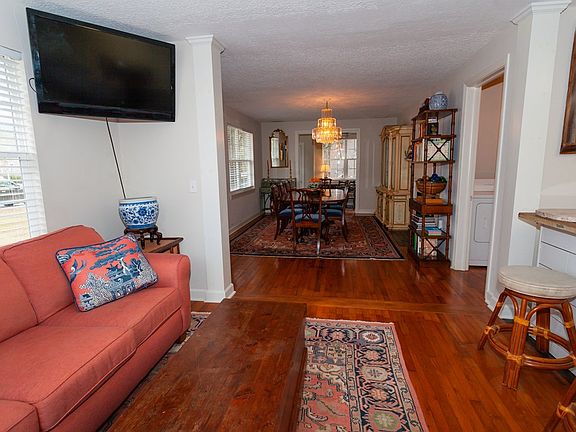 5th image of 1806 Oak Ave