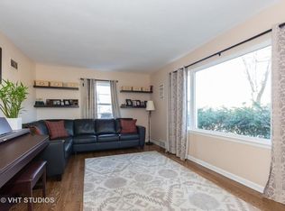 530 N Brainard St, Naperville, IL 60563