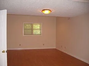 4 bed, 1960 sqft, $2,900 — Photo 2