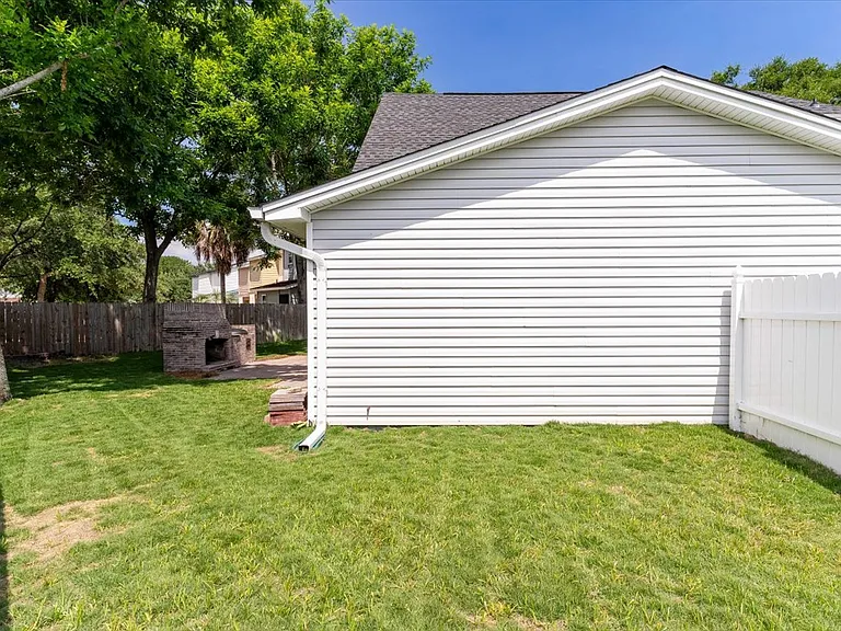 817 N Lakeside Dr — Photo 46