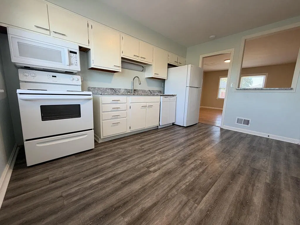 2905 Abigail Dr #4 — Photo 2