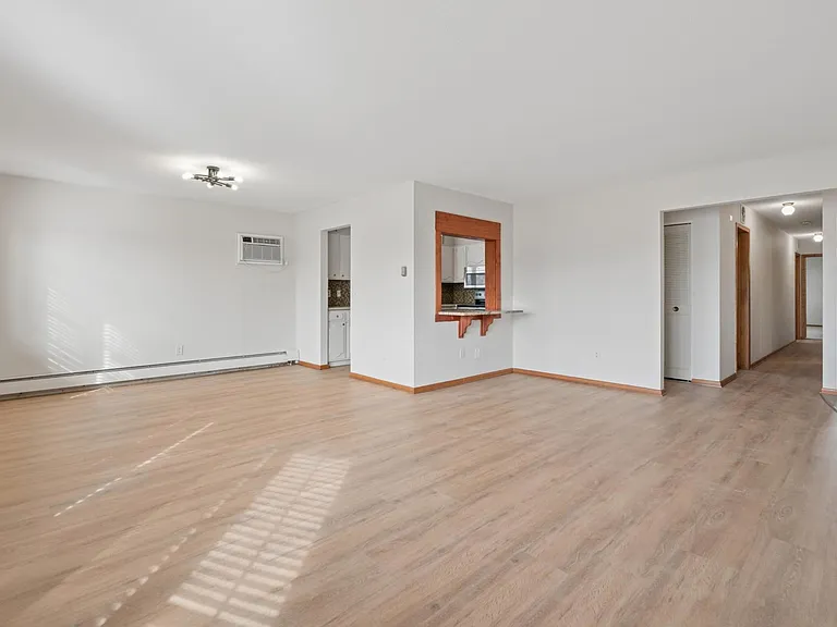 4516 Highway 7 — Photo 3