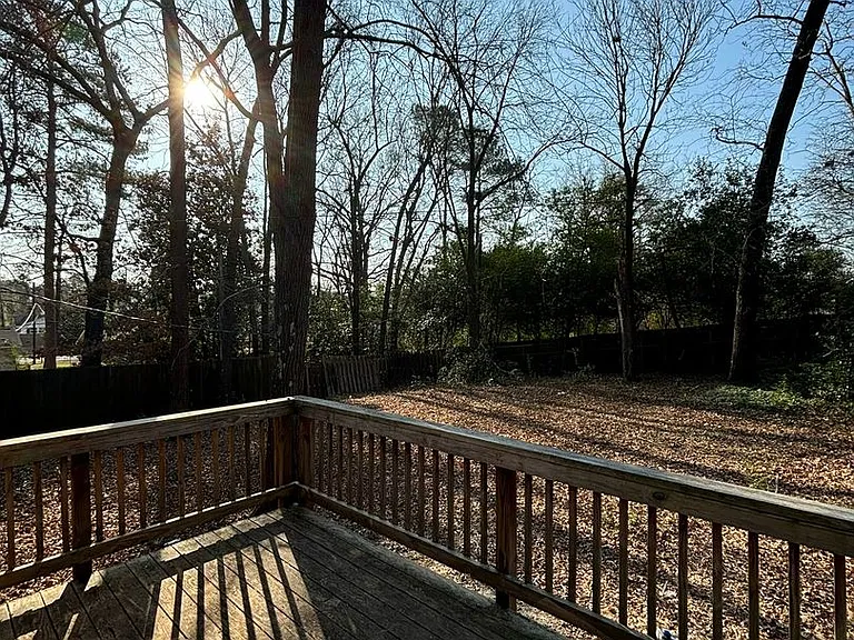 209 Mayfair Dr — Photo 9