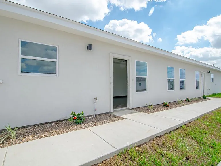 3012 W Sandlewood St — Photo 3