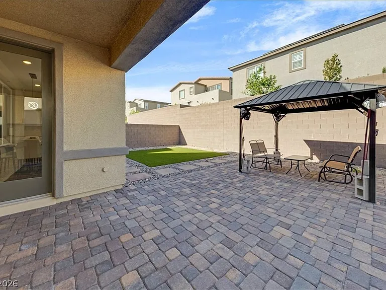 299 Mount Tyndall St — Photo 33